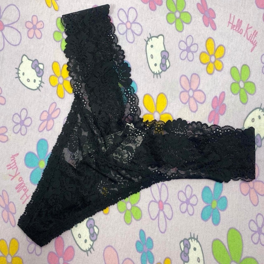 VS PINK BLACK LACE THONG